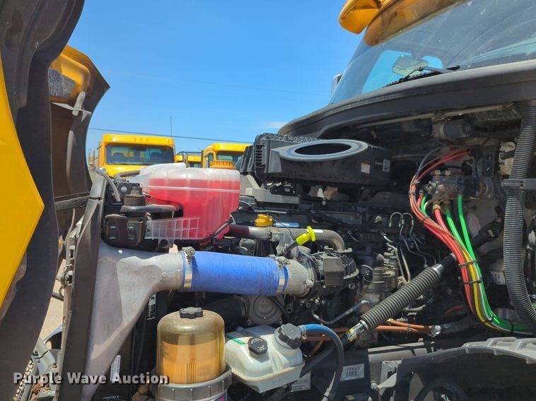 image for item NW9520 2020 Freightliner  Cascadia 126 semi truck