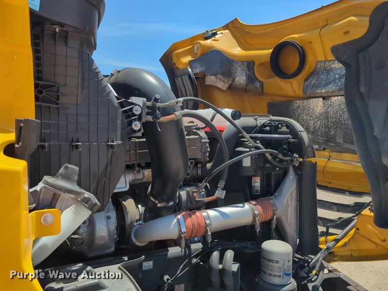 image for item NW9520 2020 Freightliner  Cascadia 126 semi truck