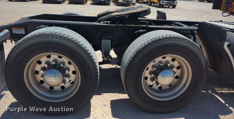 image for item NW9520 2020 Freightliner  Cascadia 126 semi truck