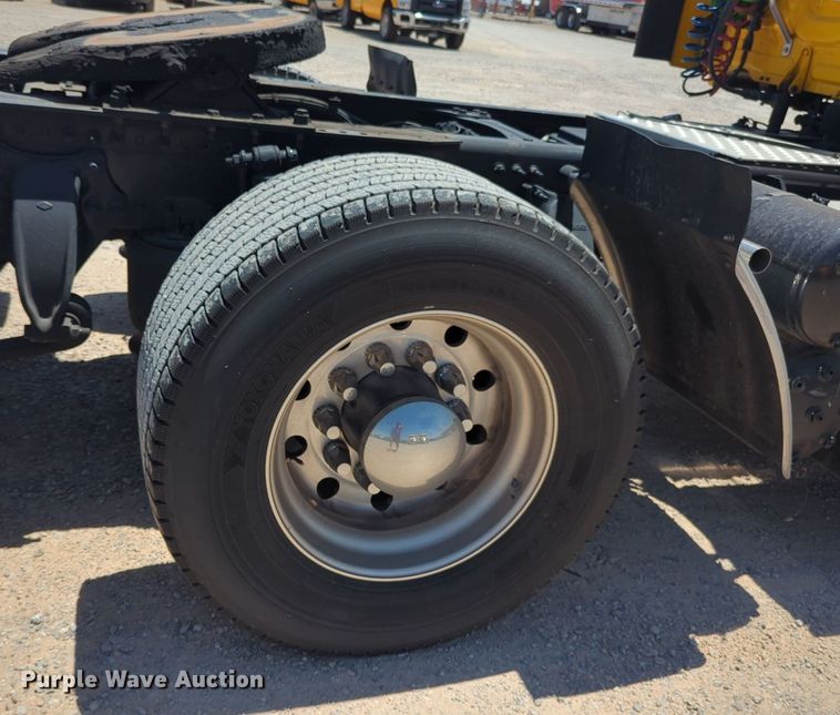 image for item NW9520 2020 Freightliner  Cascadia 126 semi truck