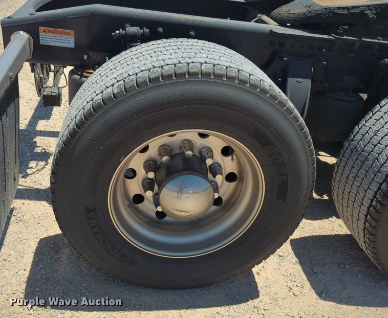 image for item NW9520 2020 Freightliner  Cascadia 126 semi truck