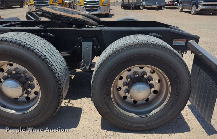 image for item NW9520 2020 Freightliner  Cascadia 126 semi truck