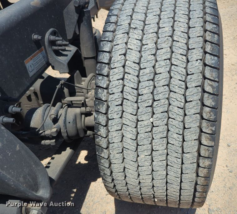 image for item NW9520 2020 Freightliner  Cascadia 126 semi truck