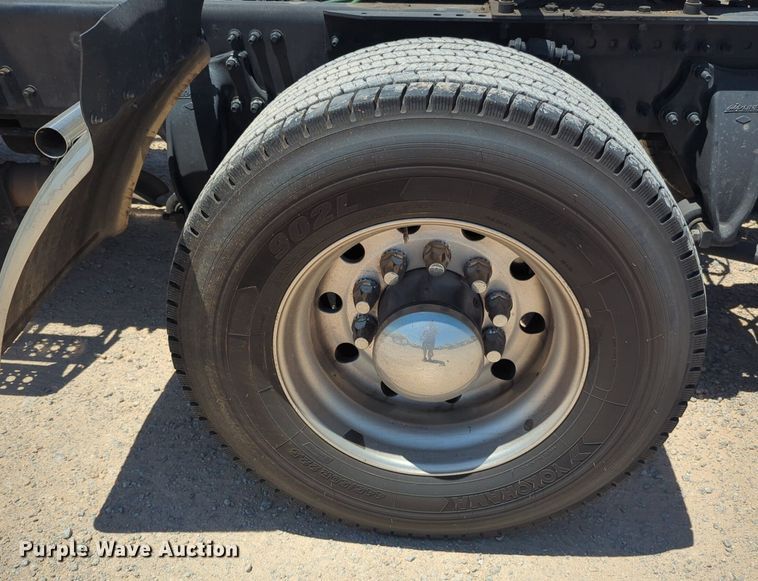 image for item NW9520 2020 Freightliner  Cascadia 126 semi truck