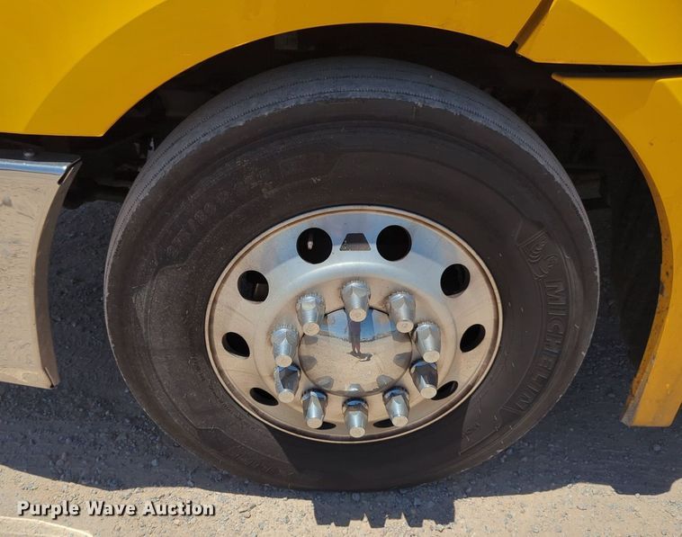 image for item NW9520 2020 Freightliner  Cascadia 126 semi truck