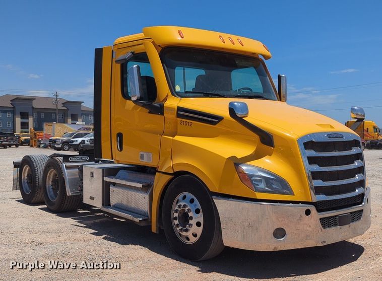 image for item NW9521 2021 Freightliner  Cascadia 126 semi truck