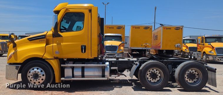 image for item NW9521 2021 Freightliner  Cascadia 126 semi truck