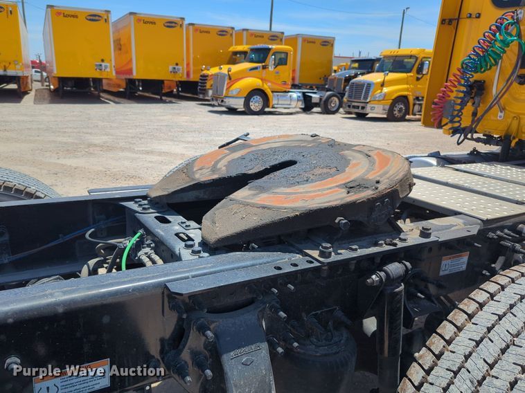 image for item NW9521 2021 Freightliner  Cascadia 126 semi truck