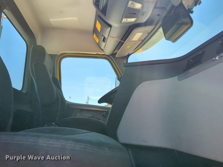 image for item NW9521 2021 Freightliner  Cascadia 126 semi truck