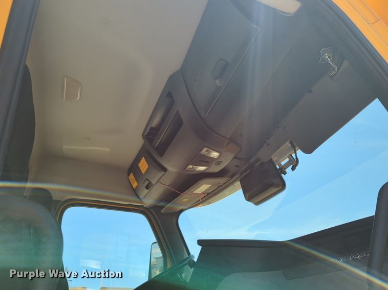 image for item NW9521 2021 Freightliner  Cascadia 126 semi truck