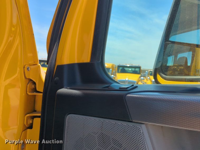 image for item NW9521 2021 Freightliner  Cascadia 126 semi truck