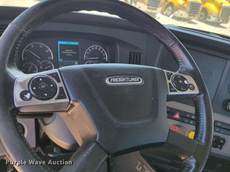 image for item NW9521 2021 Freightliner  Cascadia 126 semi truck