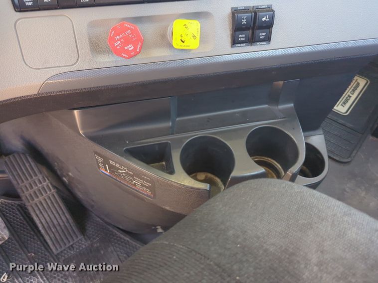 image for item NW9521 2021 Freightliner  Cascadia 126 semi truck