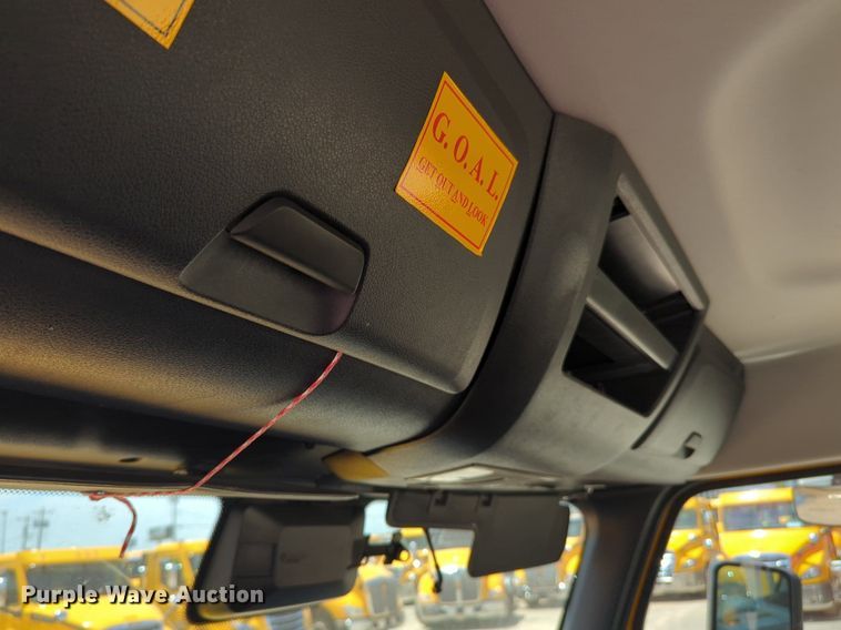 image for item NW9521 2021 Freightliner  Cascadia 126 semi truck