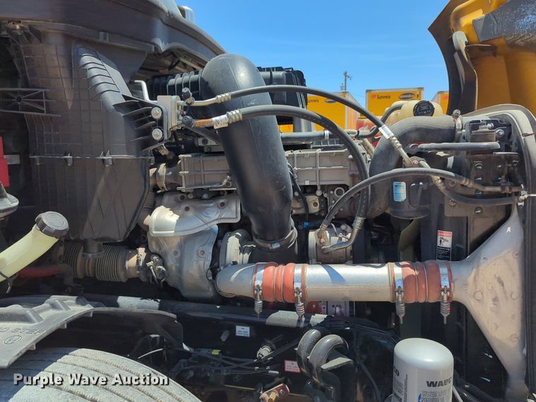 image for item NW9521 2021 Freightliner  Cascadia 126 semi truck