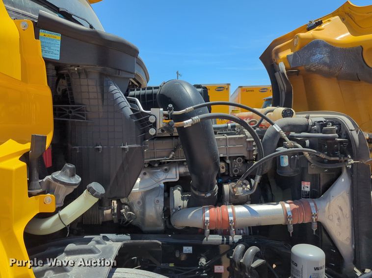 image for item NW9521 2021 Freightliner  Cascadia 126 semi truck