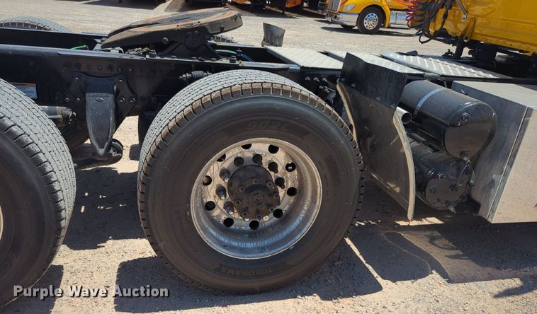 image for item NW9521 2021 Freightliner  Cascadia 126 semi truck