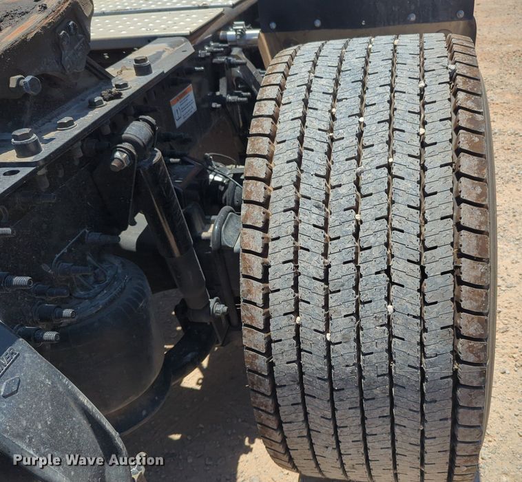 image for item NW9521 2021 Freightliner  Cascadia 126 semi truck