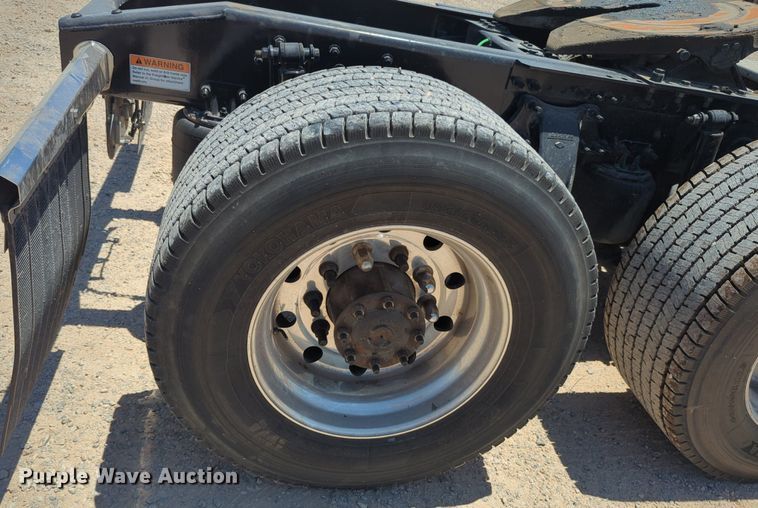 image for item NW9521 2021 Freightliner  Cascadia 126 semi truck