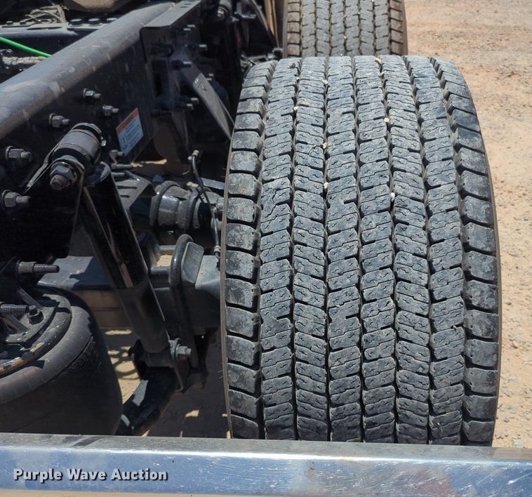 image for item NW9521 2021 Freightliner  Cascadia 126 semi truck