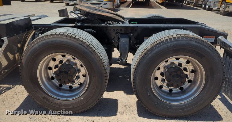 image for item NW9521 2021 Freightliner  Cascadia 126 semi truck