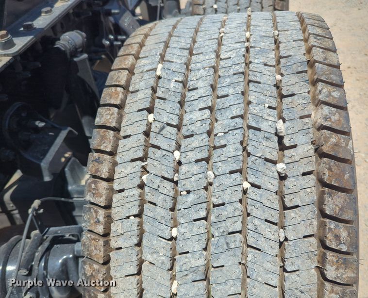 image for item NW9521 2021 Freightliner  Cascadia 126 semi truck