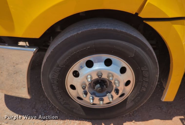 image for item NW9521 2021 Freightliner  Cascadia 126 semi truck