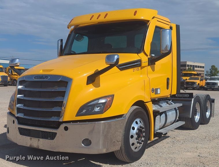 image for item NW9524 2021 Freightliner  Cascadia 126 semi truck