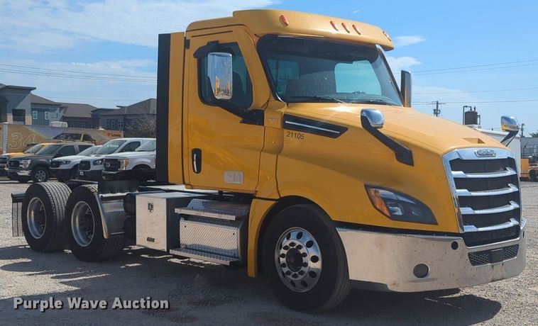 image for item NW9524 2021 Freightliner  Cascadia 126 semi truck