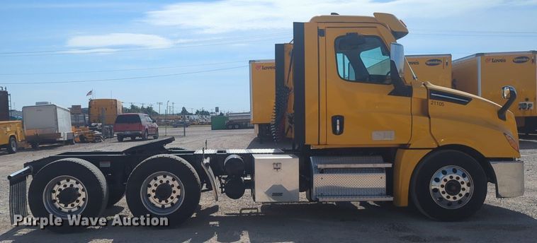 image for item NW9524 2021 Freightliner  Cascadia 126 semi truck