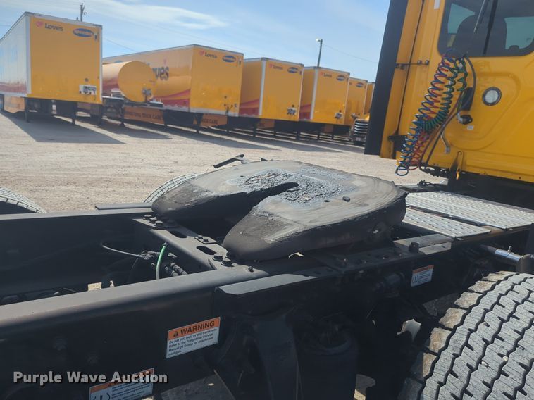 image for item NW9524 2021 Freightliner  Cascadia 126 semi truck