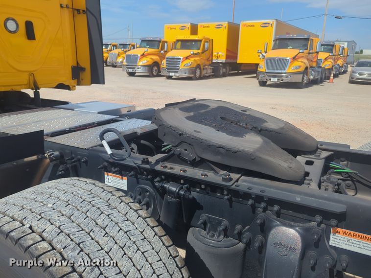 image for item NW9524 2021 Freightliner  Cascadia 126 semi truck