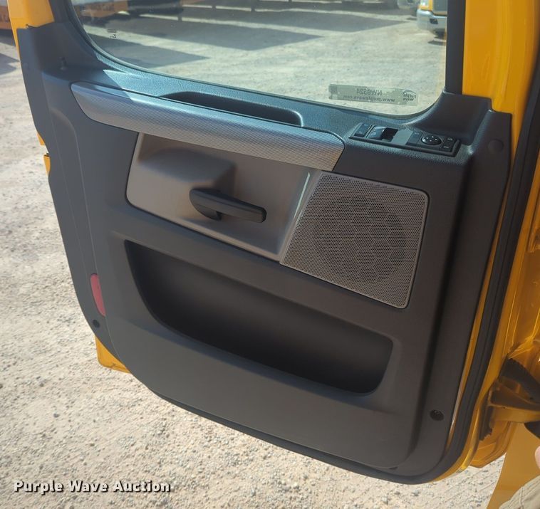 image for item NW9524 2021 Freightliner  Cascadia 126 semi truck