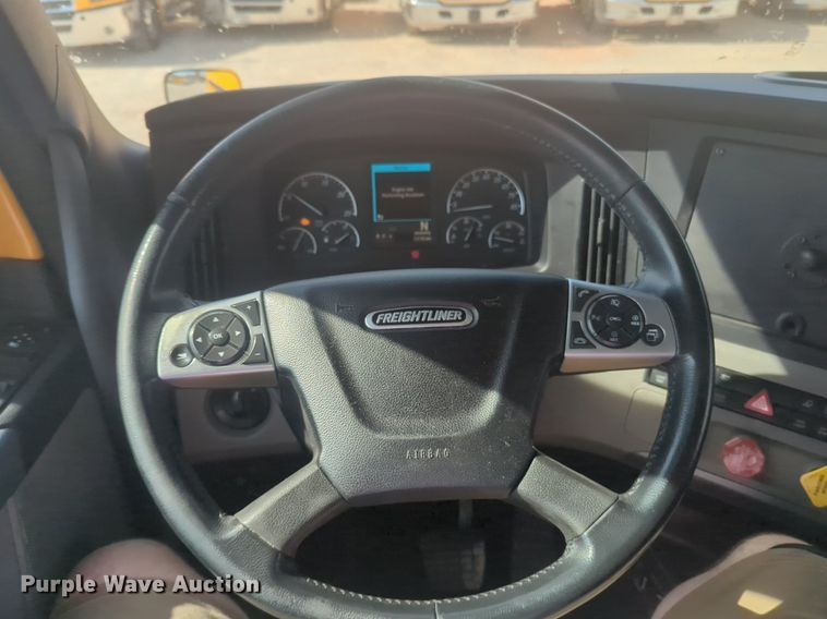 image for item NW9524 2021 Freightliner  Cascadia 126 semi truck