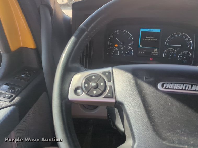 image for item NW9524 2021 Freightliner  Cascadia 126 semi truck