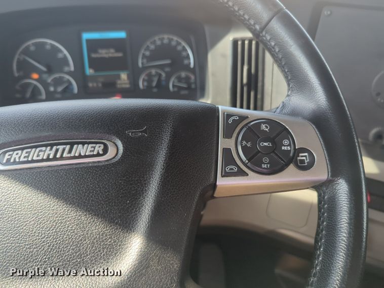 image for item NW9524 2021 Freightliner  Cascadia 126 semi truck