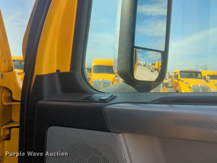 image for item NW9524 2021 Freightliner  Cascadia 126 semi truck