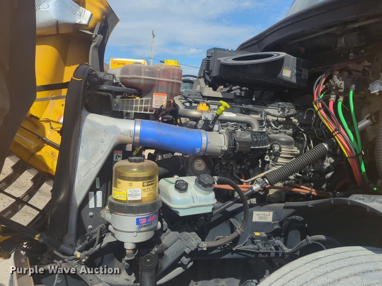 image for item NW9524 2021 Freightliner  Cascadia 126 semi truck