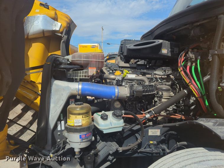 image for item NW9524 2021 Freightliner  Cascadia 126 semi truck