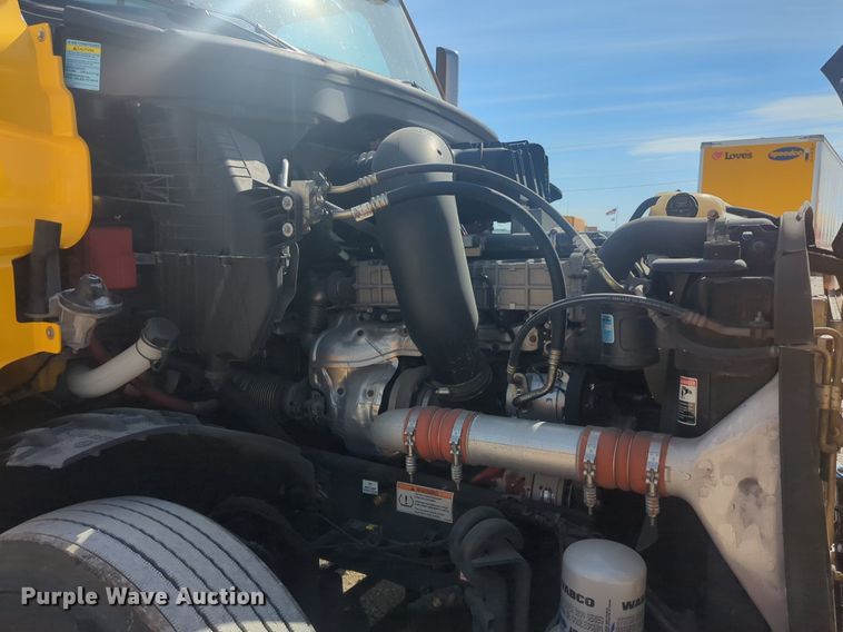 image for item NW9524 2021 Freightliner  Cascadia 126 semi truck