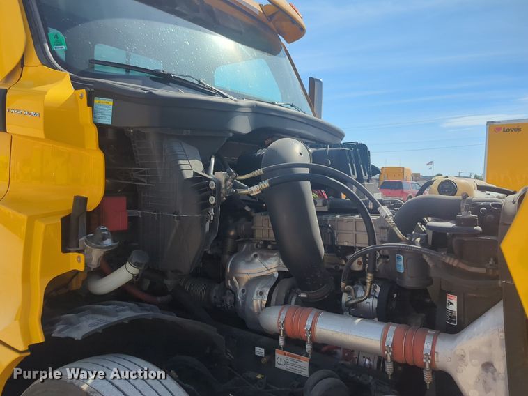 image for item NW9524 2021 Freightliner  Cascadia 126 semi truck