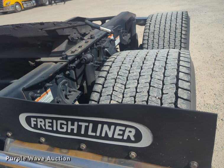 image for item NW9524 2021 Freightliner  Cascadia 126 semi truck