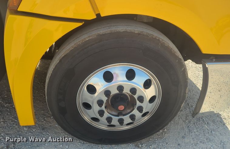 image for item NW9524 2021 Freightliner  Cascadia 126 semi truck