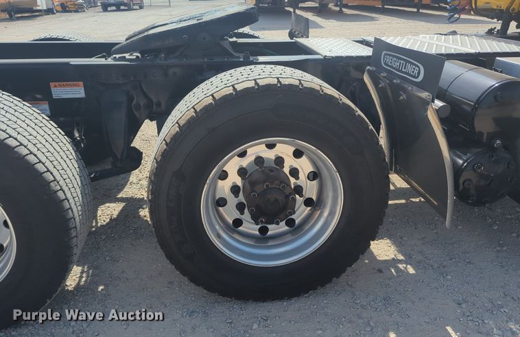 image for item NW9524 2021 Freightliner  Cascadia 126 semi truck