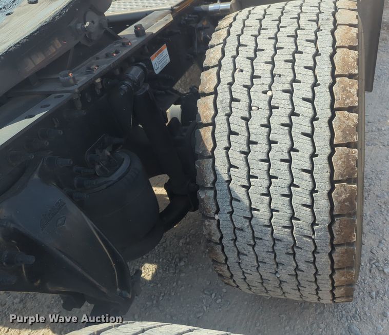 image for item NW9524 2021 Freightliner  Cascadia 126 semi truck