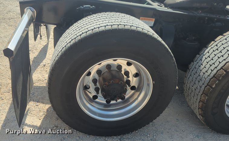 image for item NW9524 2021 Freightliner  Cascadia 126 semi truck