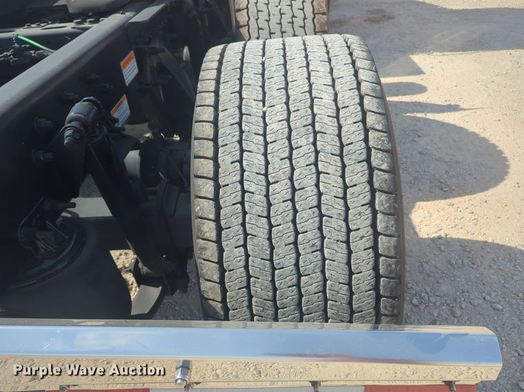 image for item NW9524 2021 Freightliner  Cascadia 126 semi truck