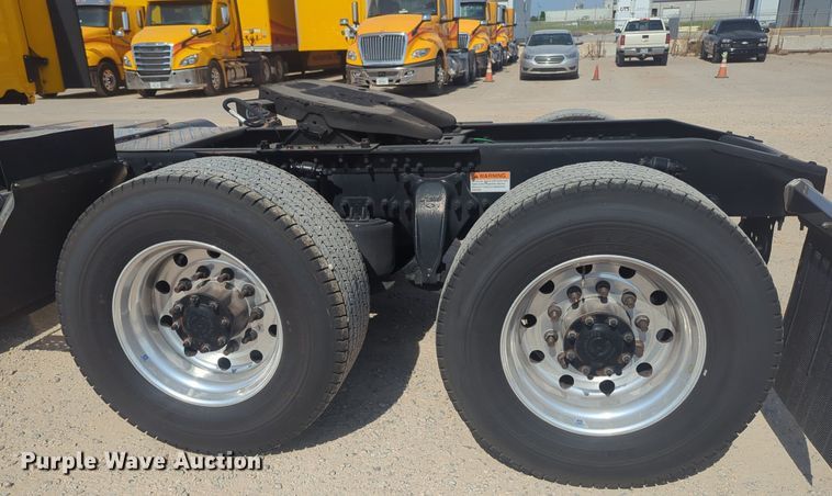 image for item NW9524 2021 Freightliner  Cascadia 126 semi truck