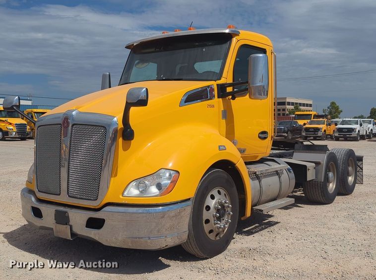 image for item NW9525 2021 Kenworth  T680 semi truck