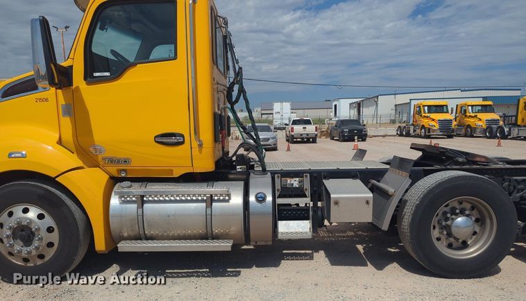 image for item NW9525 2021 Kenworth  T680 semi truck